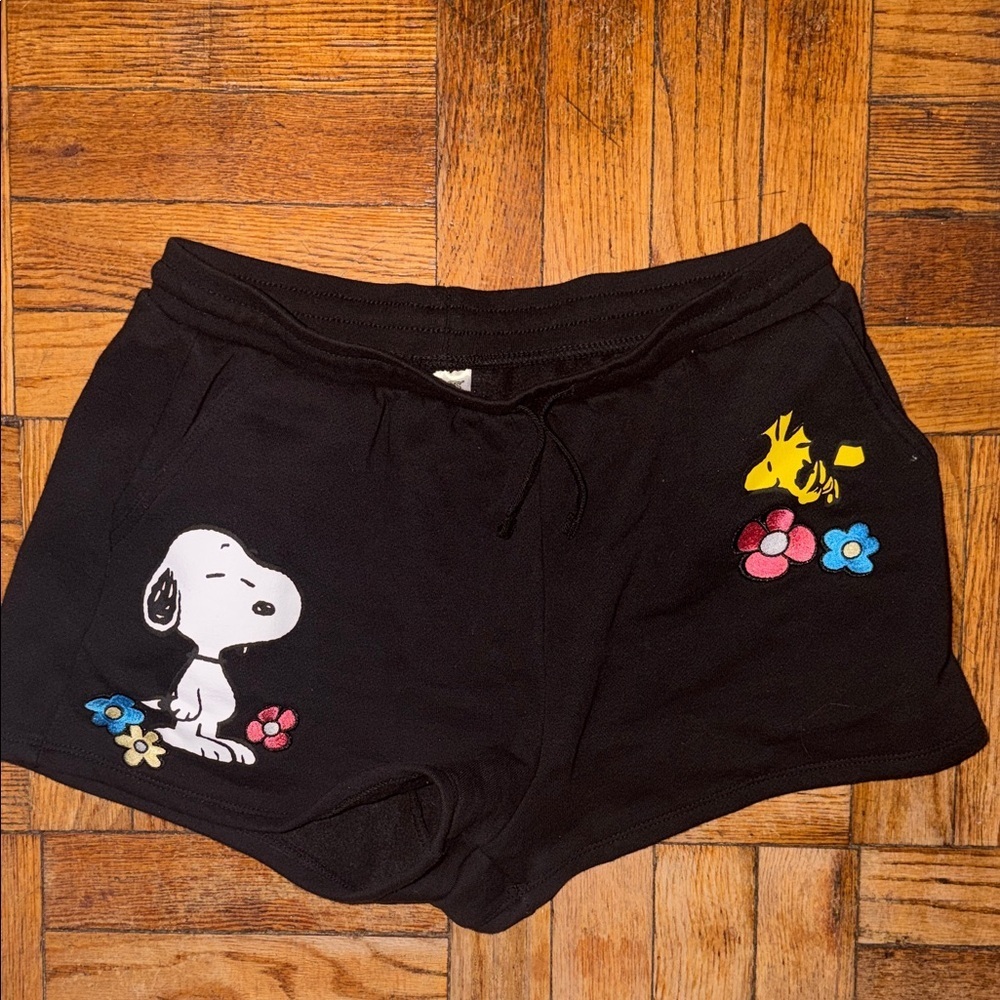 Peanuts Black Shorts with Snoopy and Woodstock Design size L